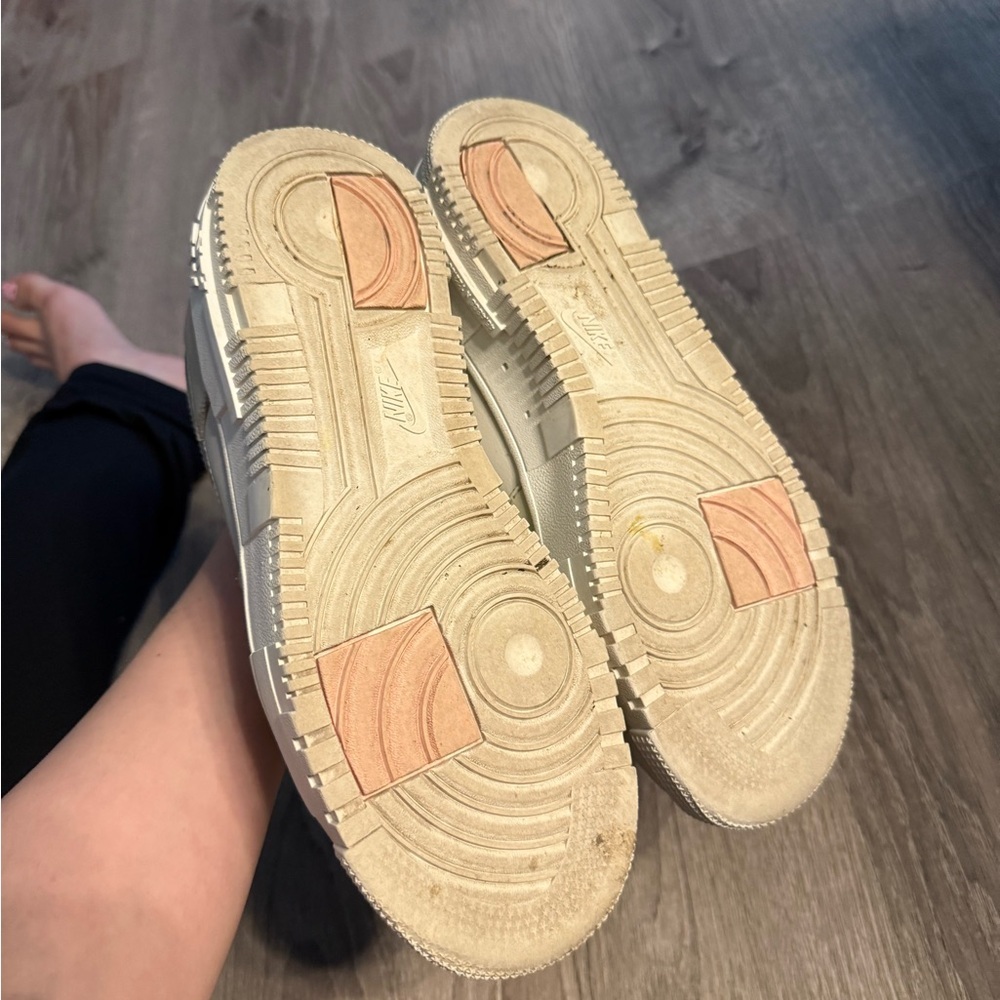Women’s size 8.5 Nike af1 Air Force one Sneakers light olive green​ - Picture 3 of 7